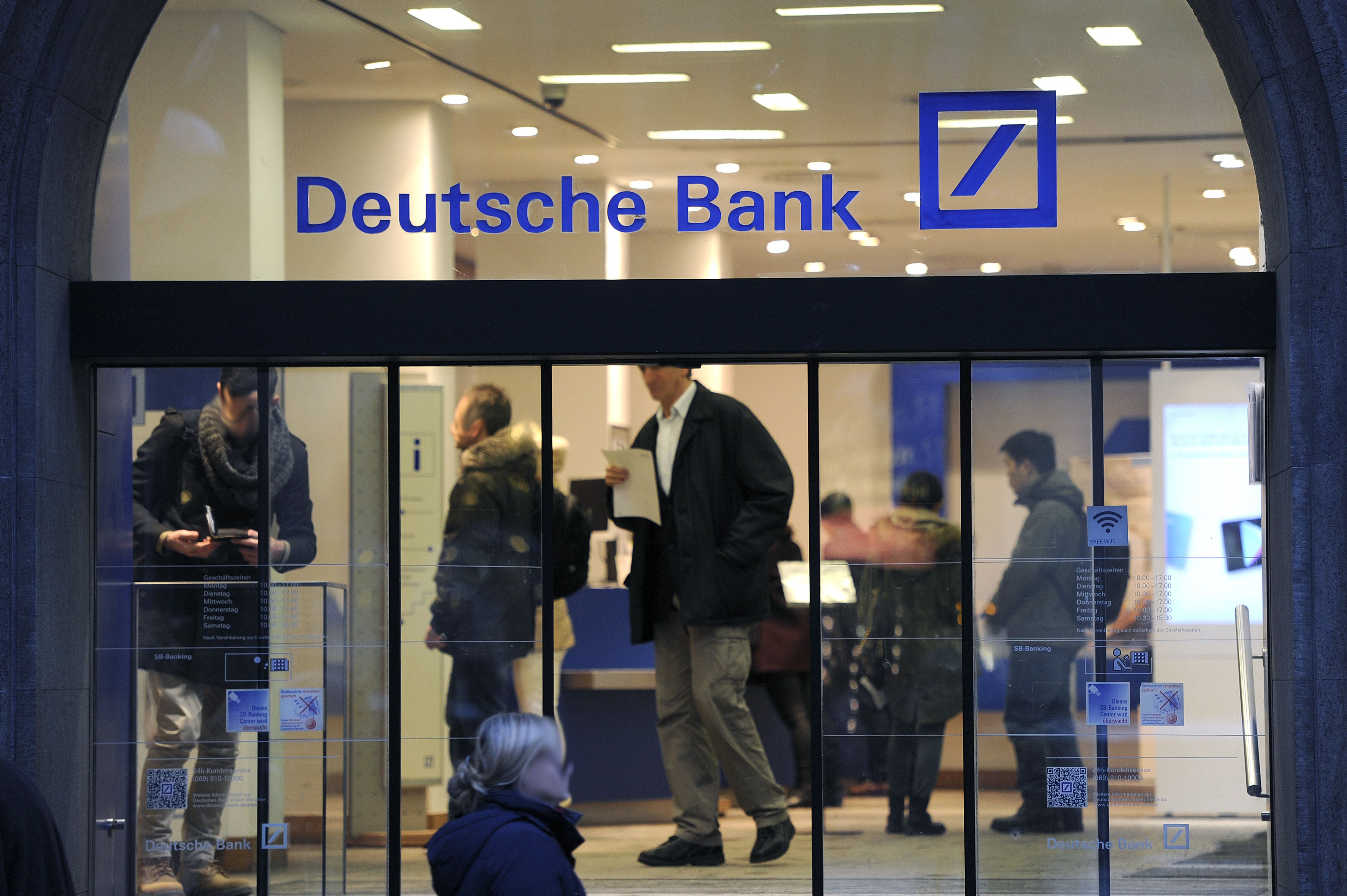Deutsche Bank. 2017 Deutsche Bank. Печать Deutsche Bank. Julius Baer Bank.
